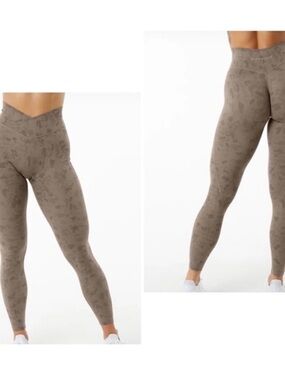 Alphalete Surface Power Leggings with print brown taupe color